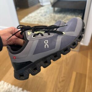 On Cloud Grey w Yellow Accent Running Shoes